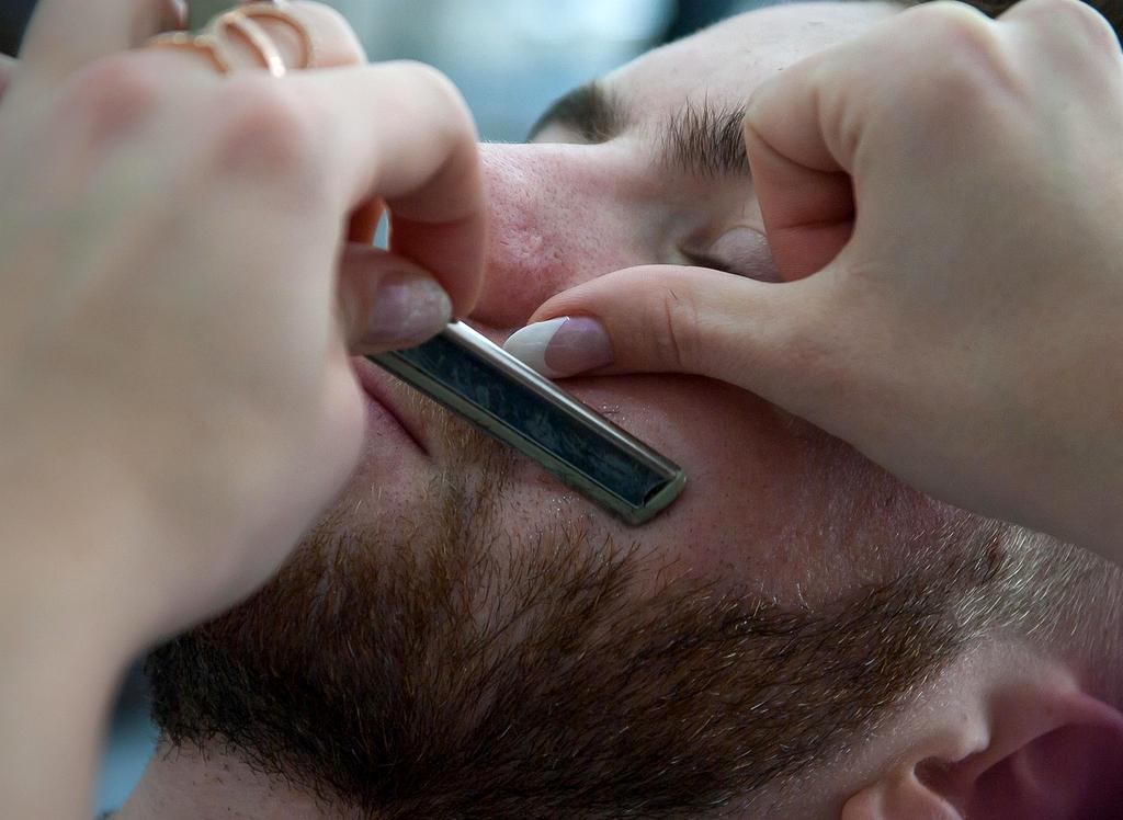 Nowoczesna lampa sufitowa w salonie