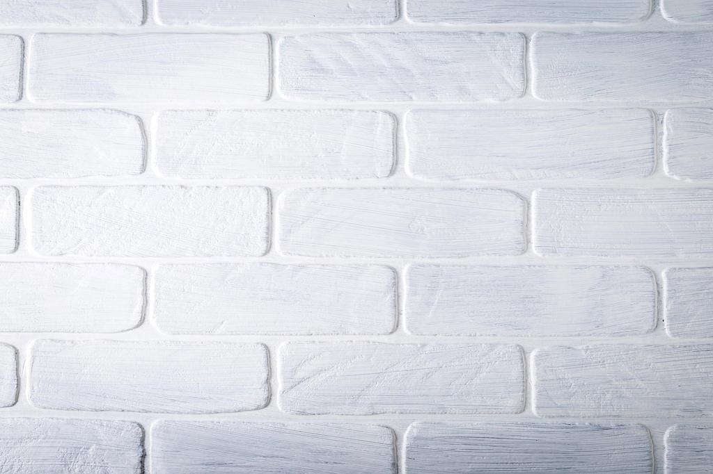 Zadowolony klient korzystający z usług henepiy